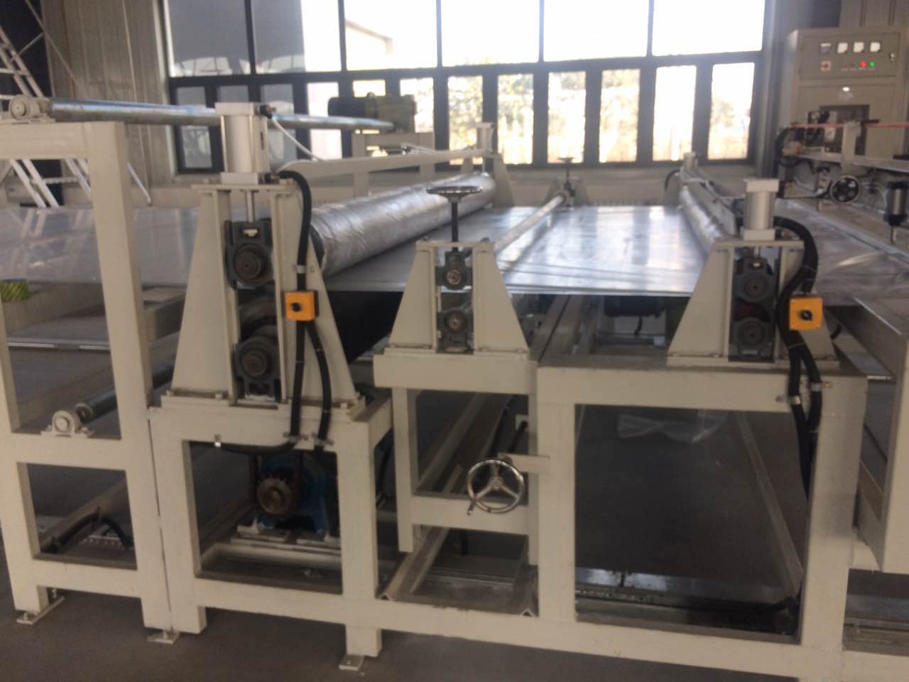 冷藏車廂板熱壓機